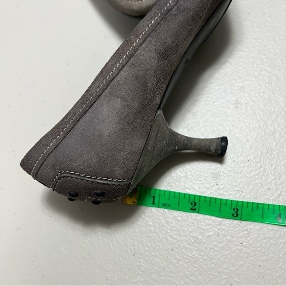 TOD’S Debbie Button Suede Leather Heels - Picture 13 of 13